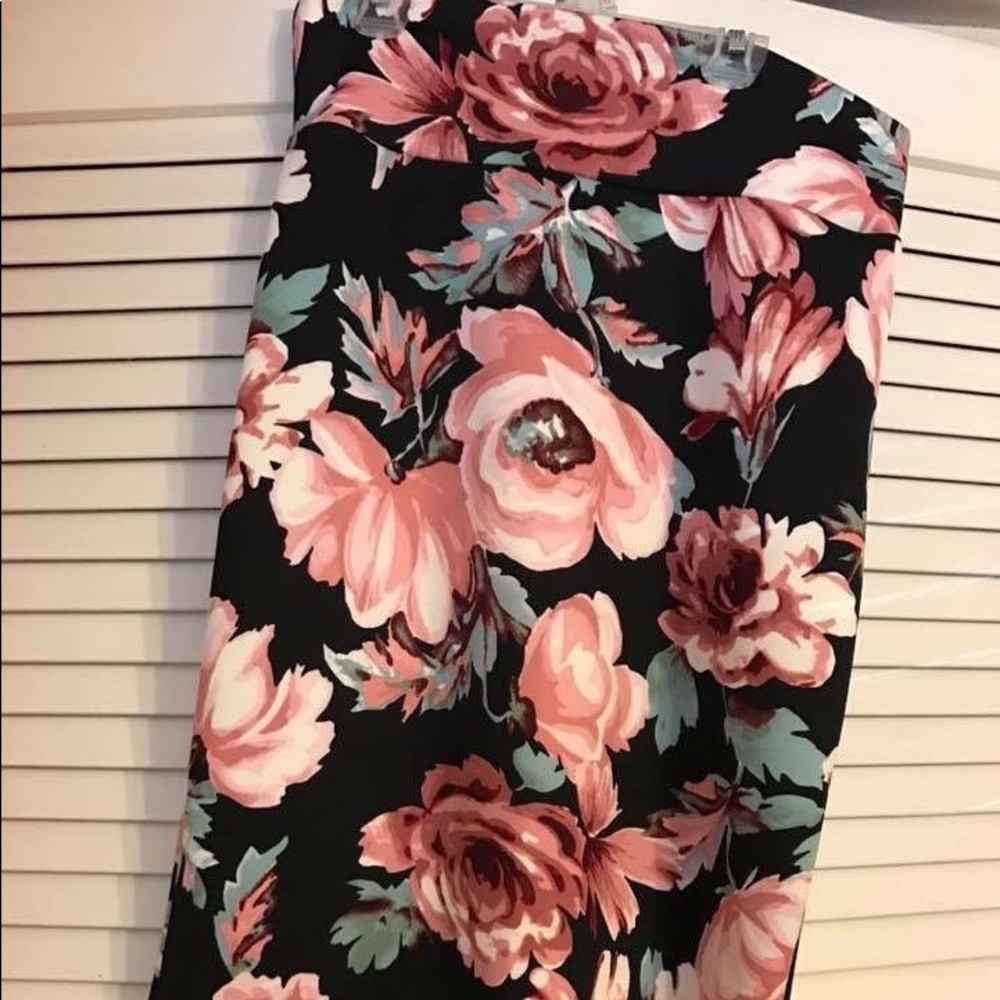 Stretchy floral skirt
